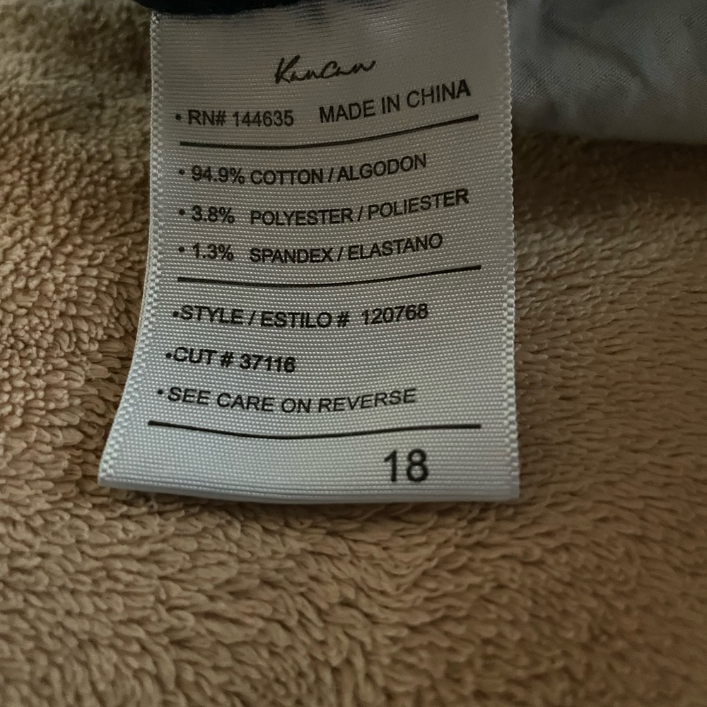 Plus Size KanCan™ High Rise
Dark Button Fly Cropped Jean - Picture 5 of 6